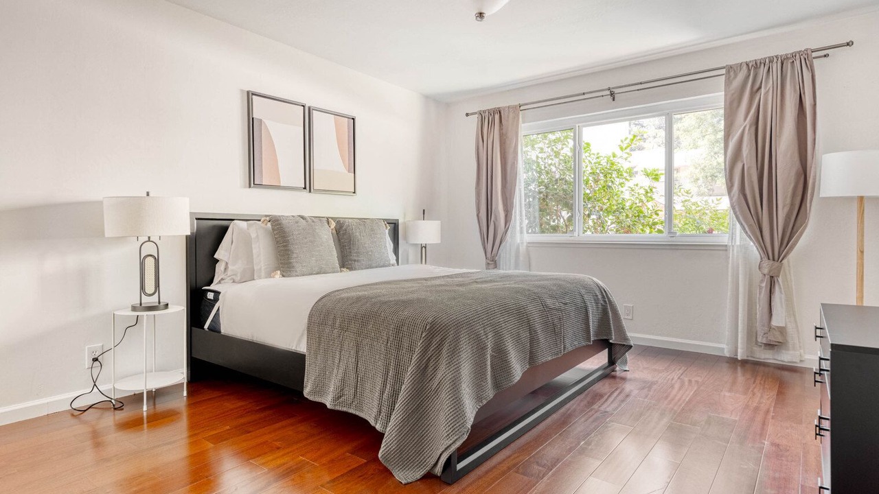 Photo of Bedroom in Saratoga