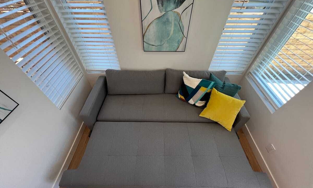 Photo of Livingroom in West Atherton