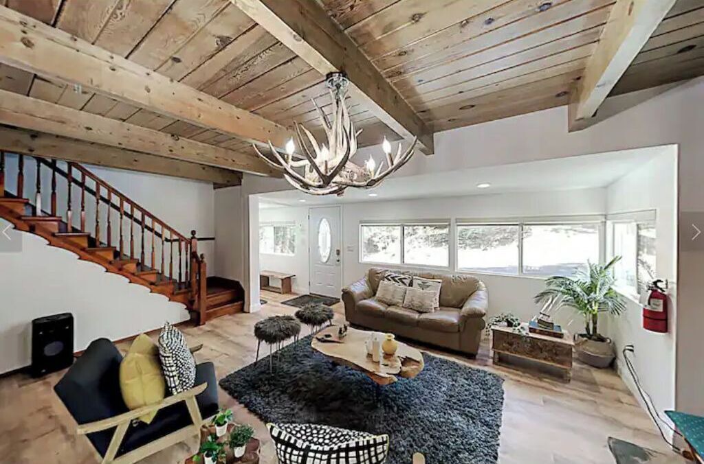 Photo of Livingroom in North Upper Truckee