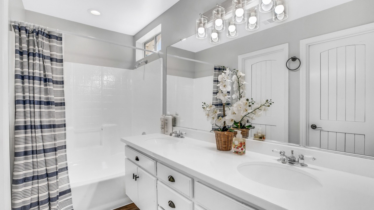 Photo of Bathroom in Castaic