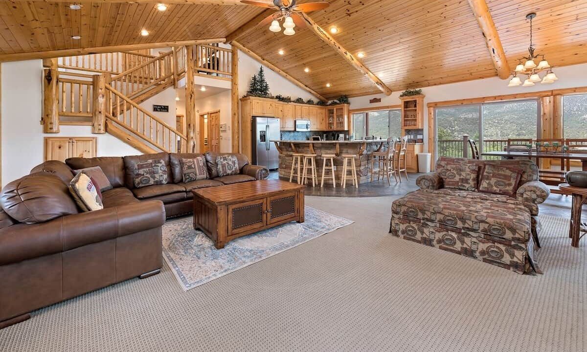 Photo of Livingroom in Castle Glen Estates