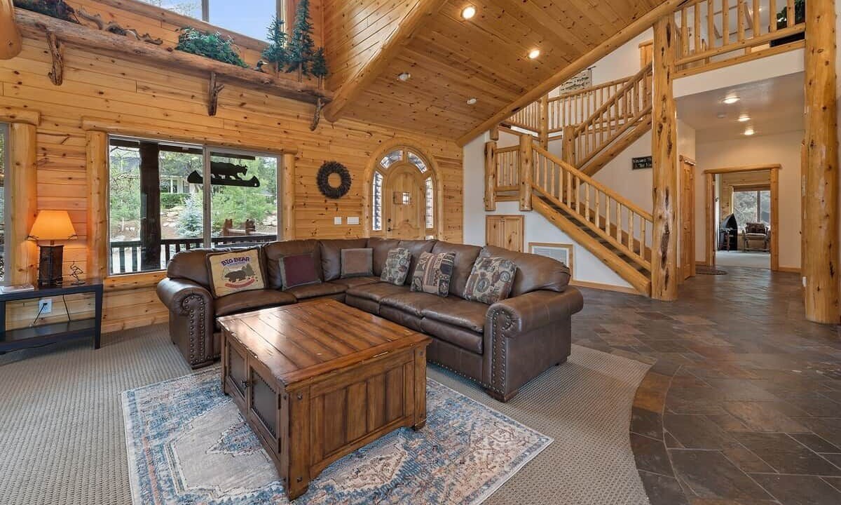 Photo of Livingroom in Castle Glen Estates