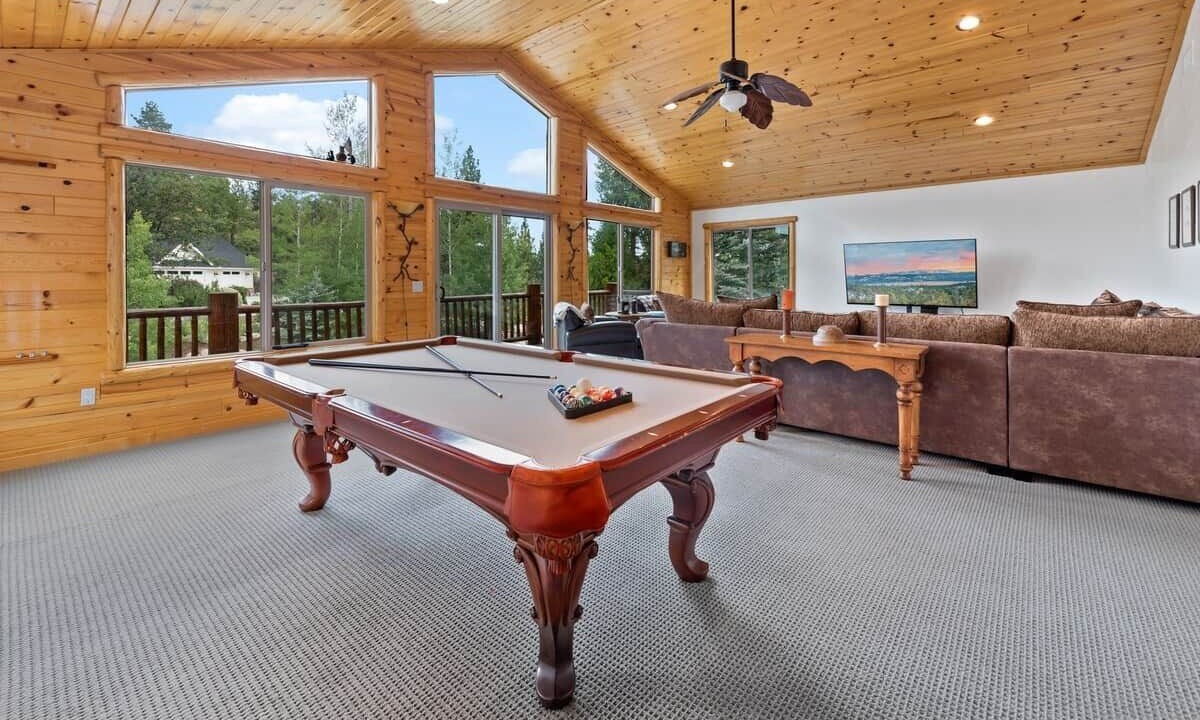 Photo of Livingroom in Castle Glen Estates