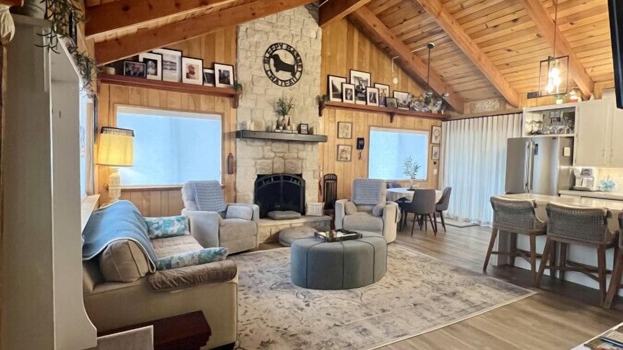Photo of Livingroom in Whispering Forest