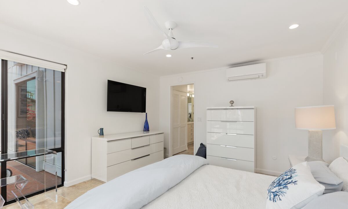 Photo of Bedroom in La Jolla Shores
