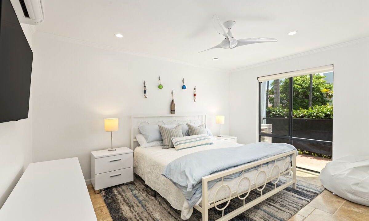 Photo of Bedroom in La Jolla Shores
