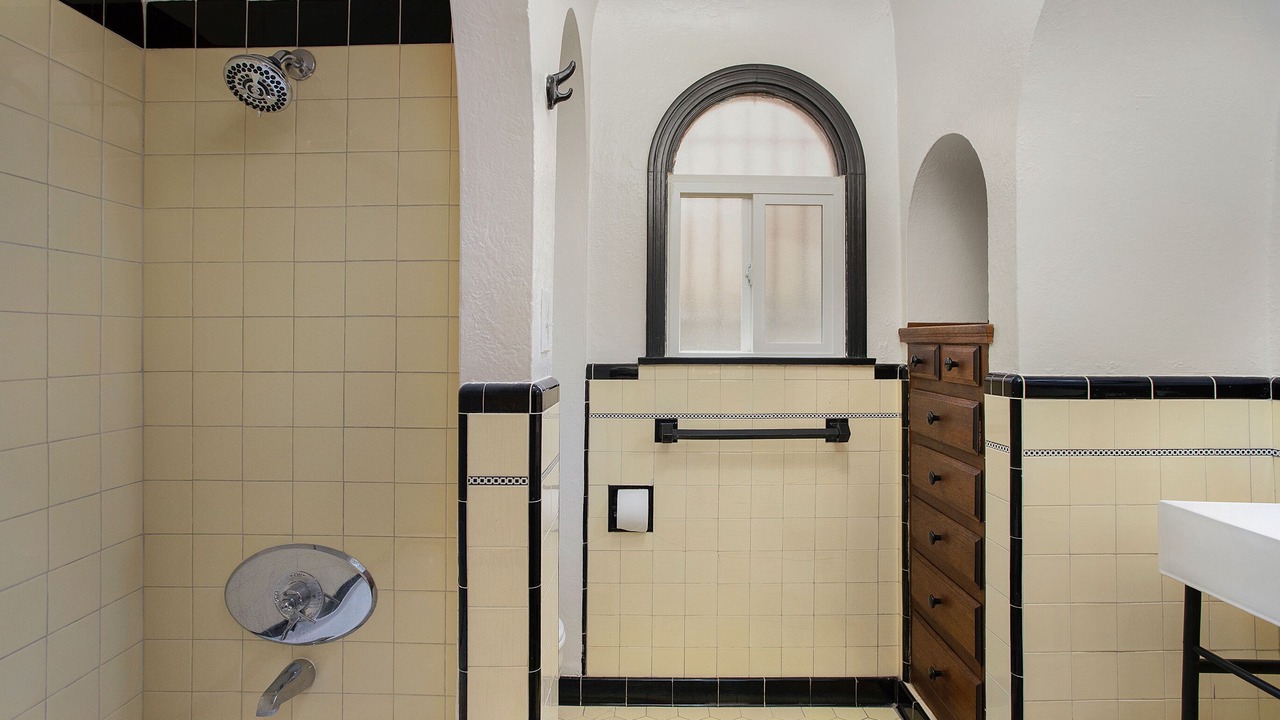 Photo of Bathroom in Belmont Shore
