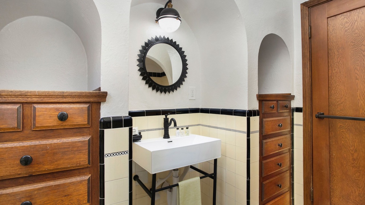 Photo of Bathroom in Belmont Shore