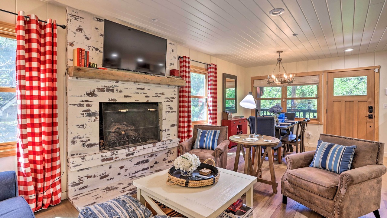Photo of Livingroom in Cedar Glen
