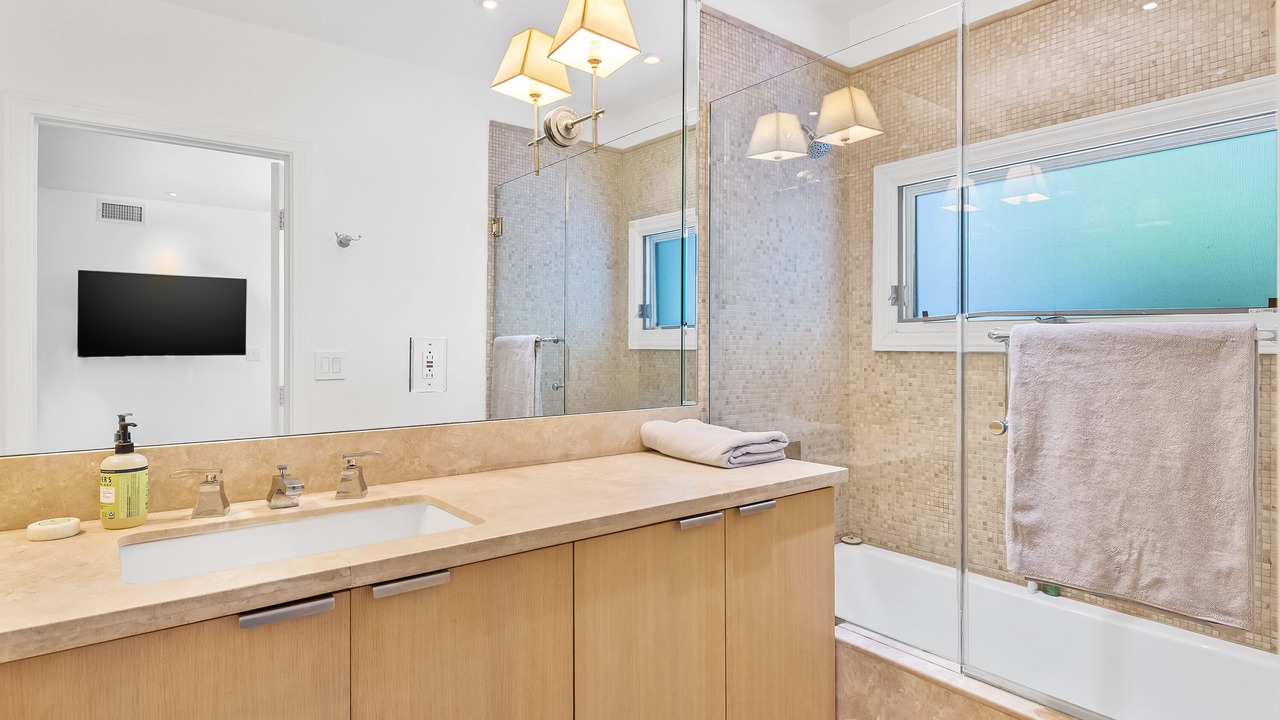 Photo of Bathroom in Marina Peninsula