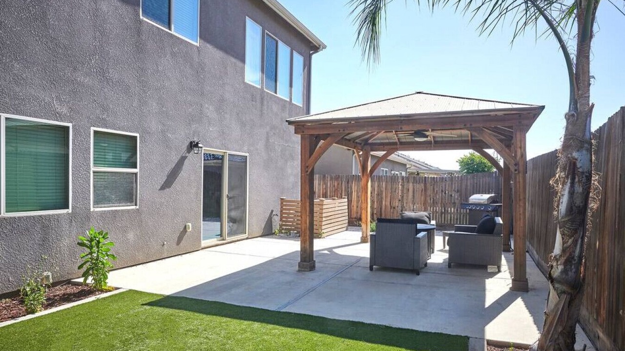 Photo of Outdoor in Raisin
