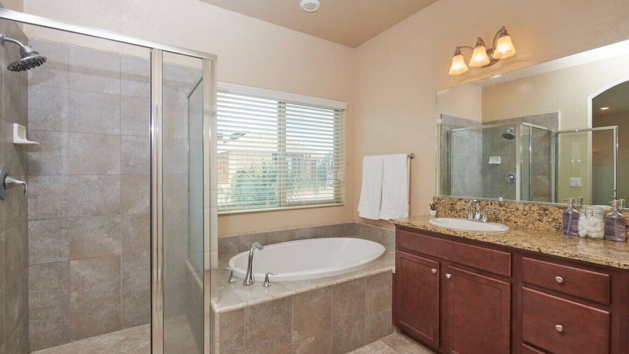Photo of Bathroom in Raisin