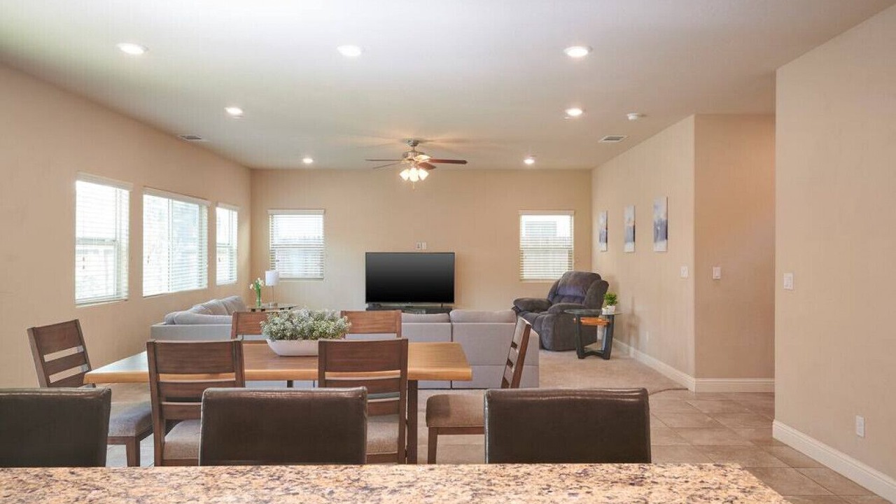 Photo of Bedroom in Raisin
