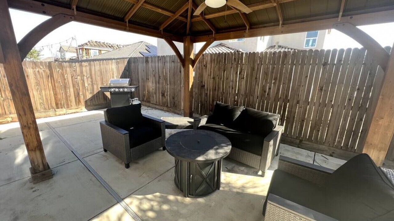 Photo of Outdoor in Raisin
