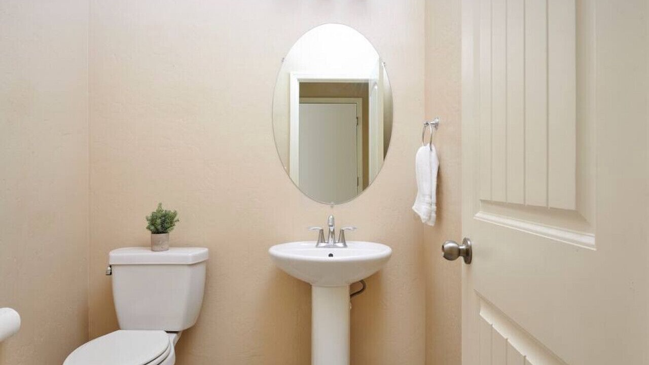 Photo of Bathroom in Raisin