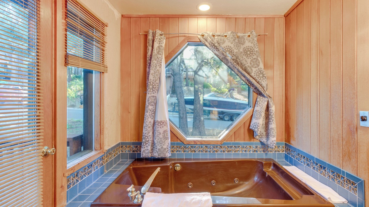 Photo of Bathroom in Pioneer Trail