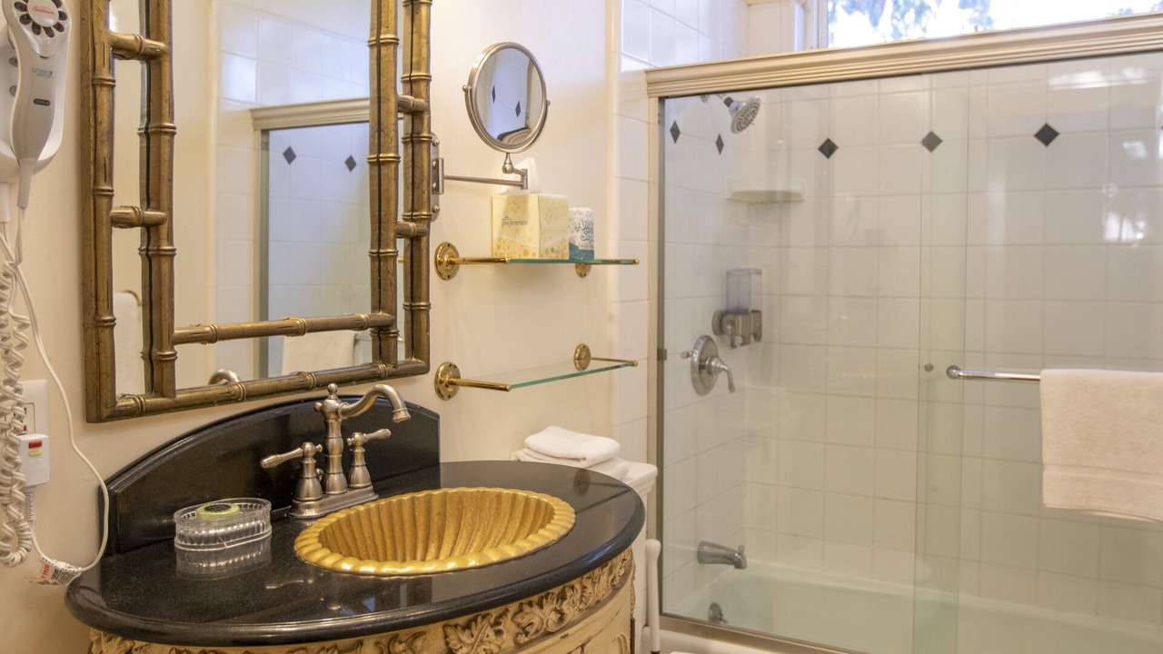 Photo of Bathroom in Telegraph Hill