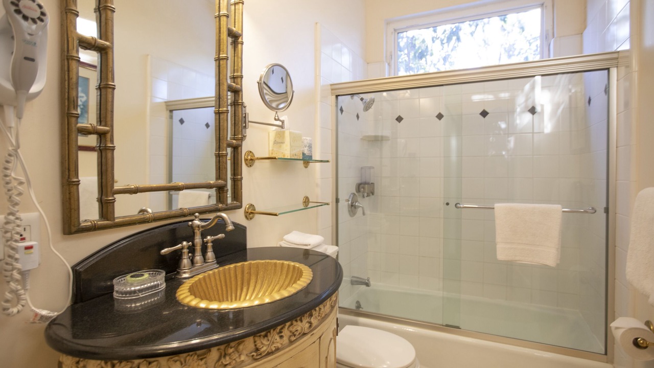 Photo of Bathroom in Telegraph Hill