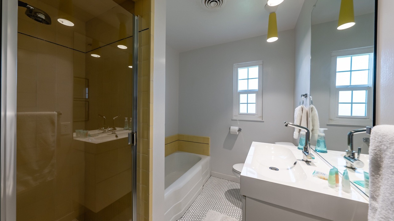 Photo of Bathroom in Hanford
