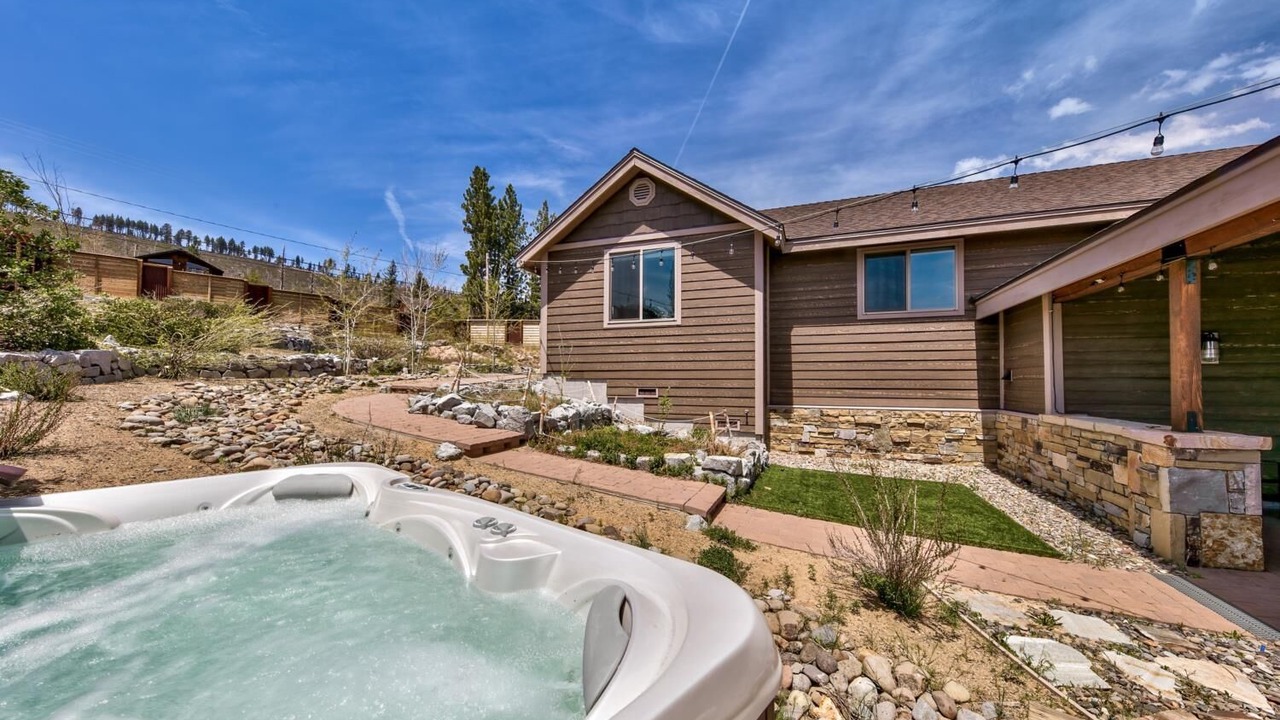 Photo of Outdoor in Mountain View Estates