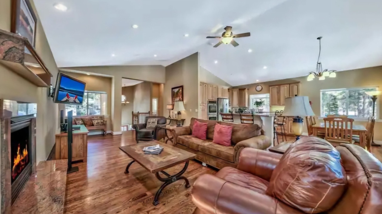 Photo of Livingroom in Country Club Estates