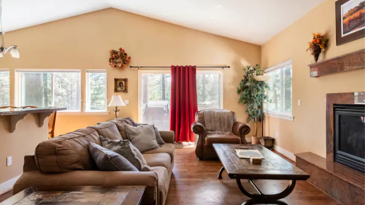 Photo of Livingroom in Country Club Estates