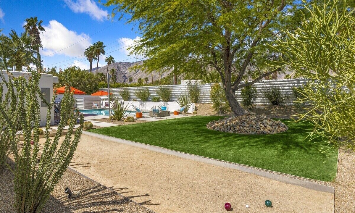 Photo of Outdoor in Racquet Club Estates