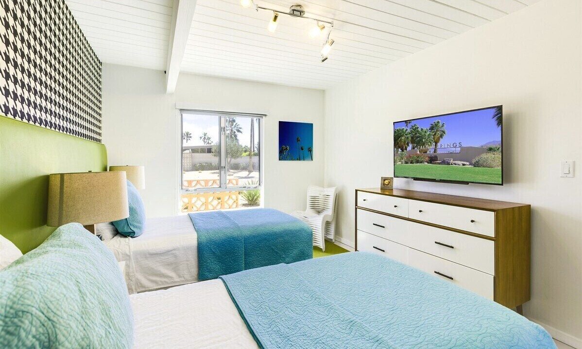 Photo of Bedroom in Racquet Club Estates