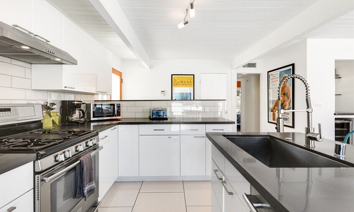 Photo of Kitchen in Racquet Club Estates