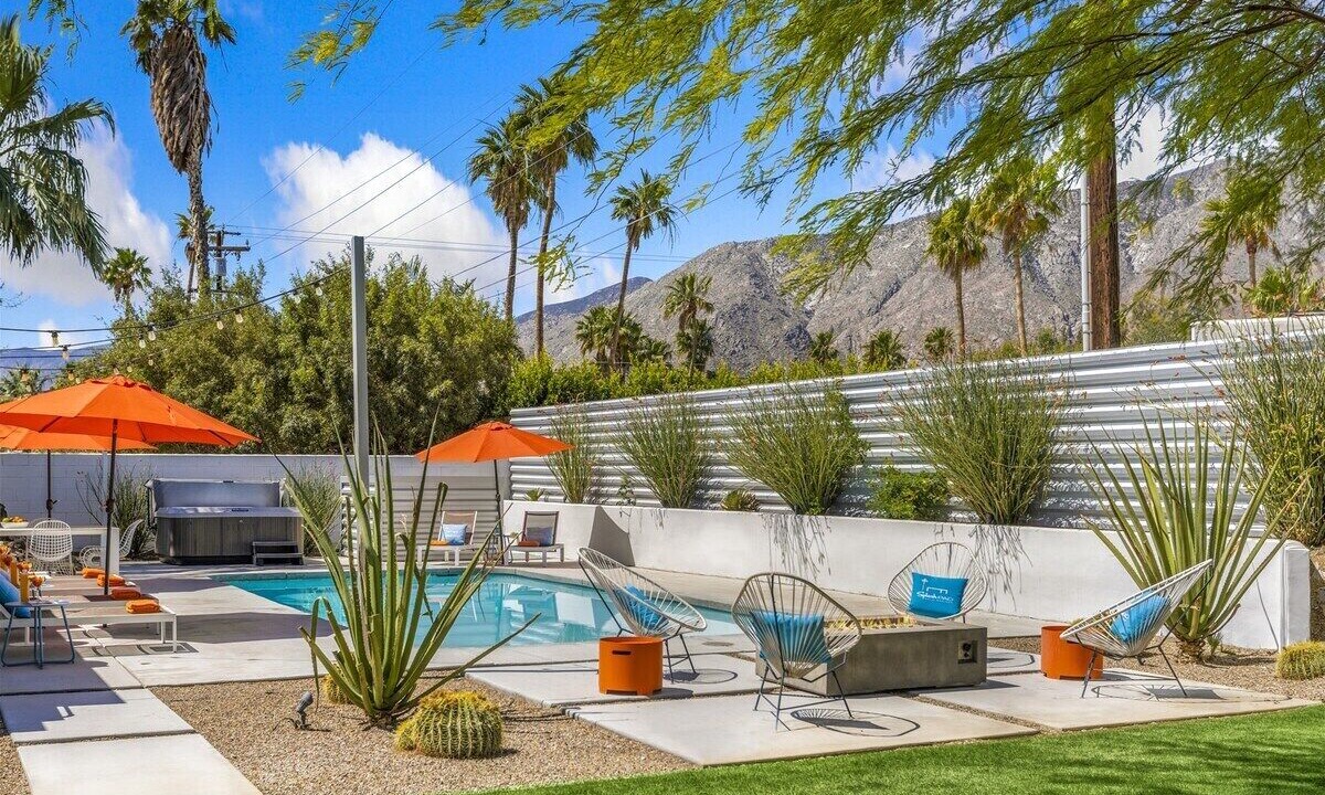 Photo of Patio Balcony in Racquet Club Estates
