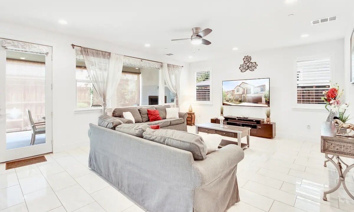 Photo of Livingroom in Lathrop