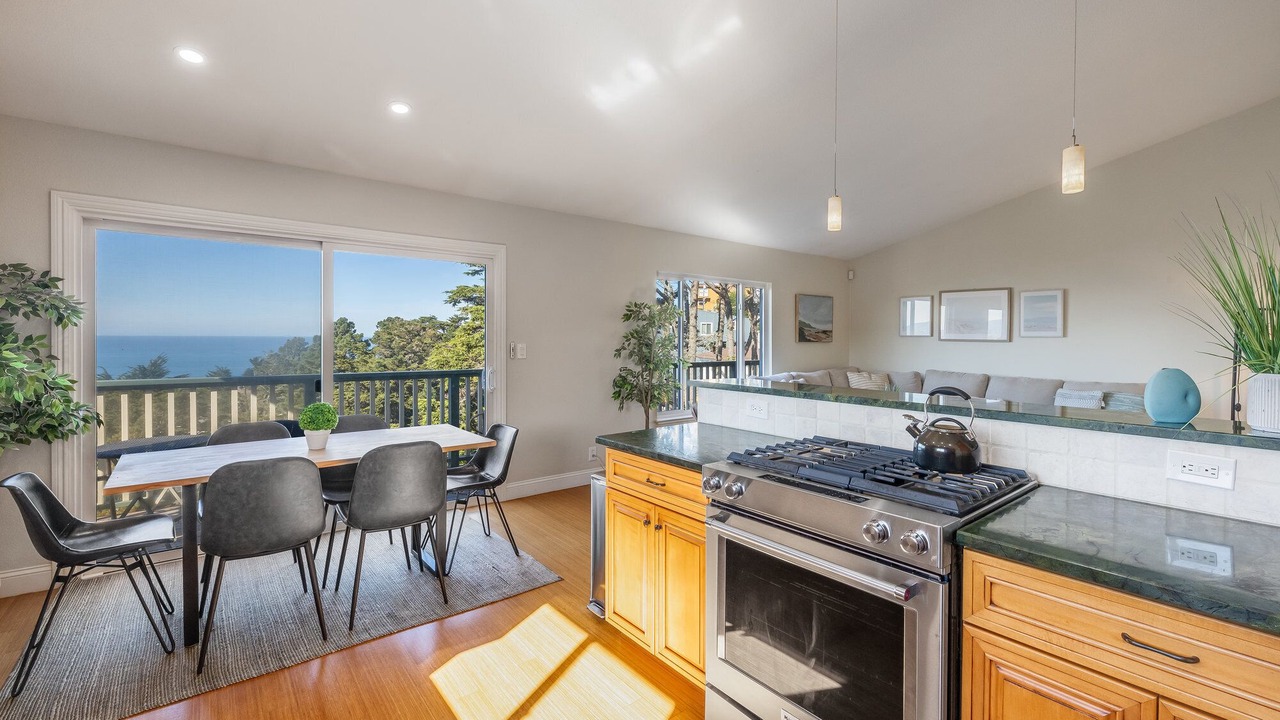 Photo of Kitchen in Edgemar - Pacific Manor