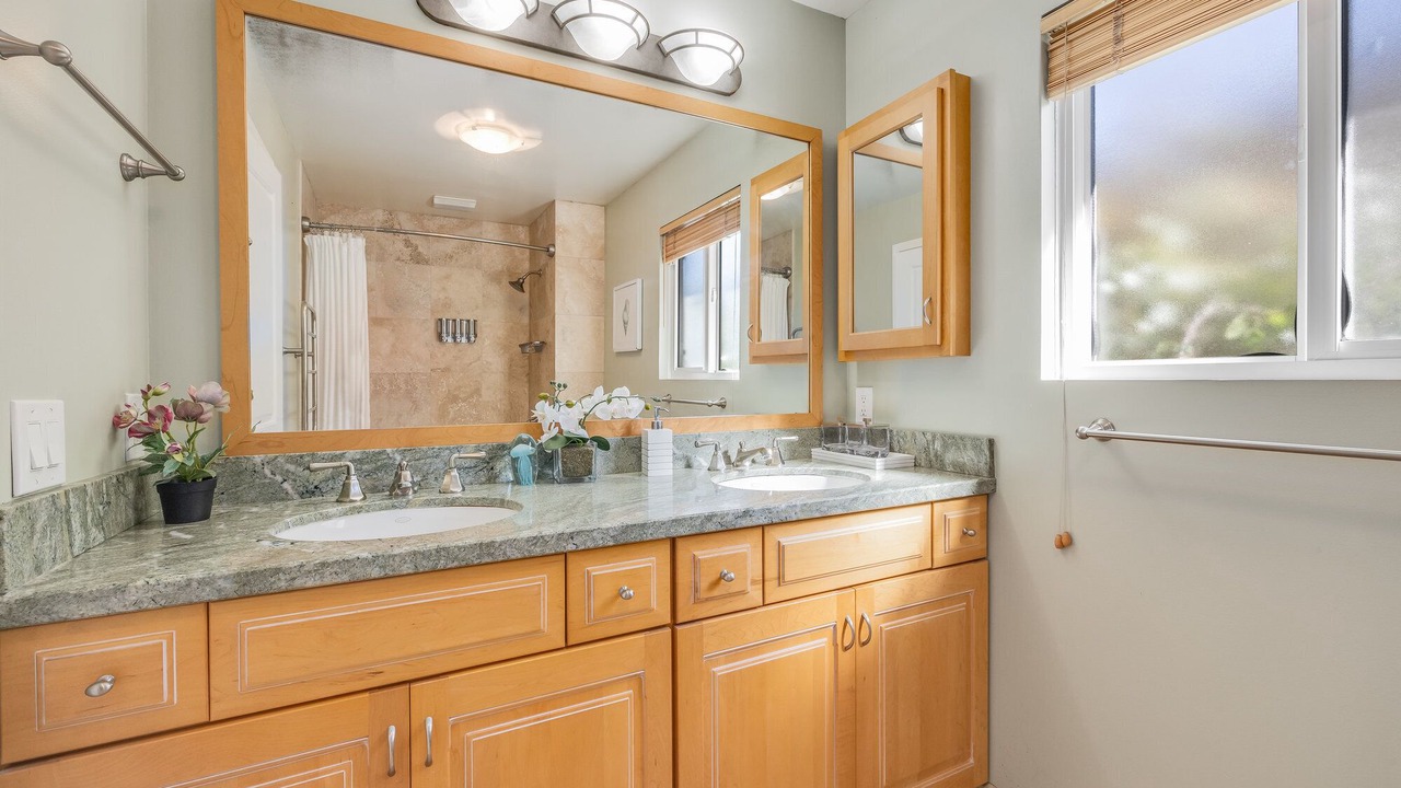 Photo of Bathroom in Edgemar - Pacific Manor