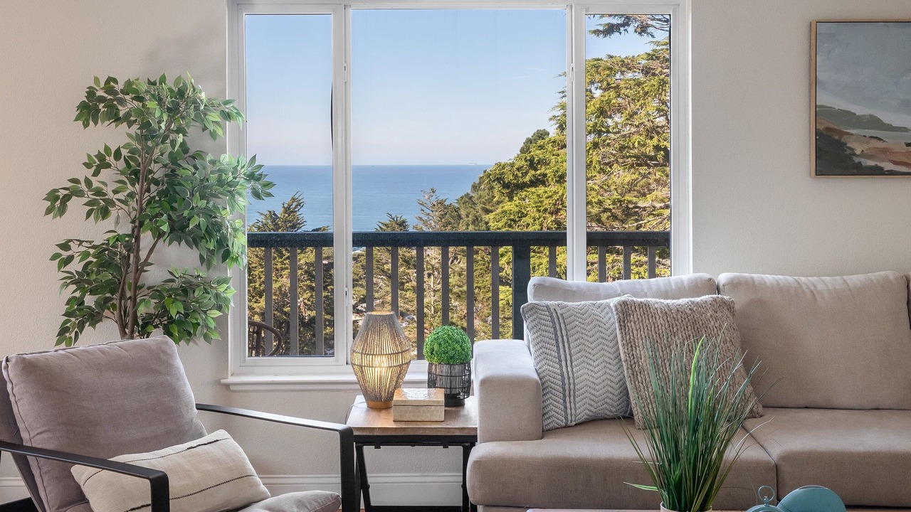 Photo of Livingroom in Edgemar - Pacific Manor