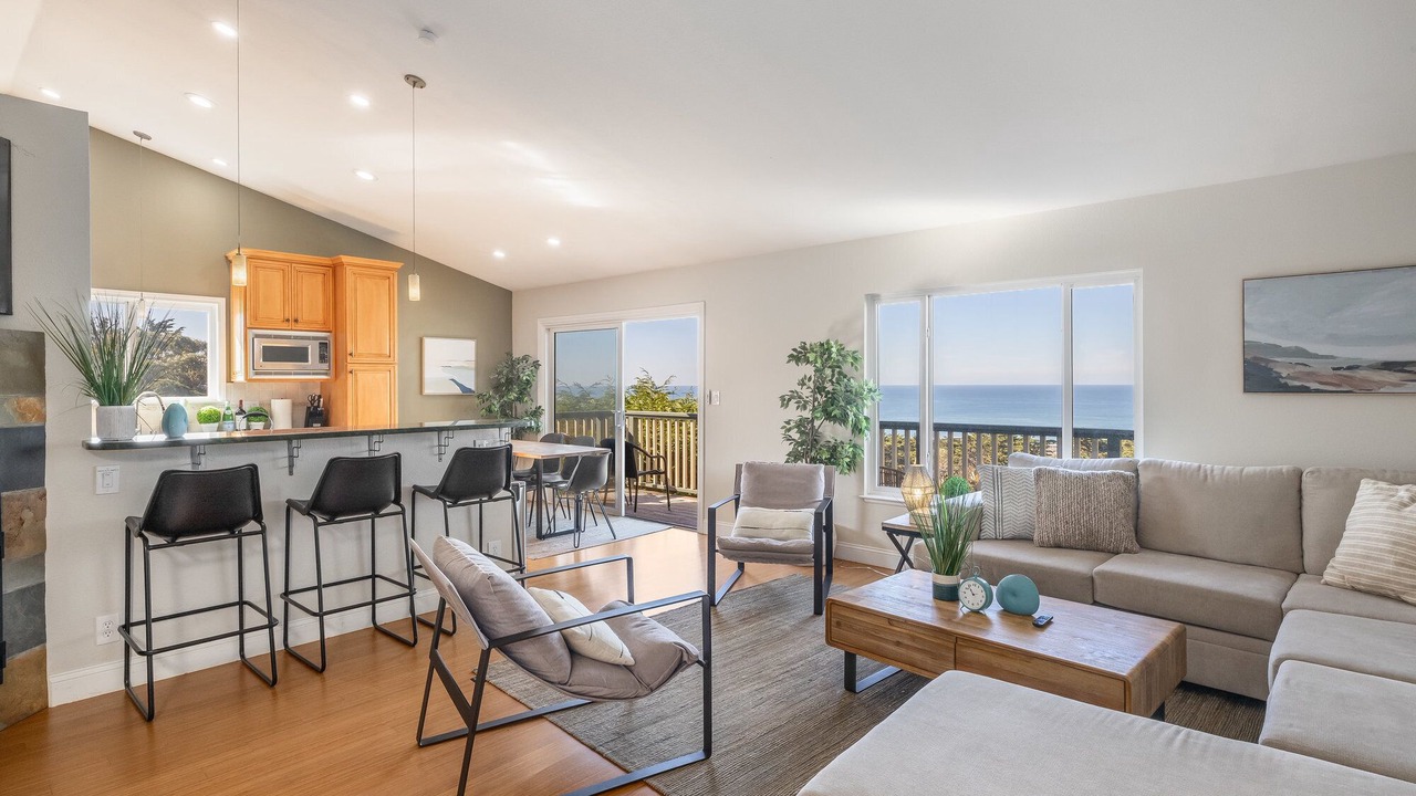 Photo of Livingroom in Edgemar - Pacific Manor