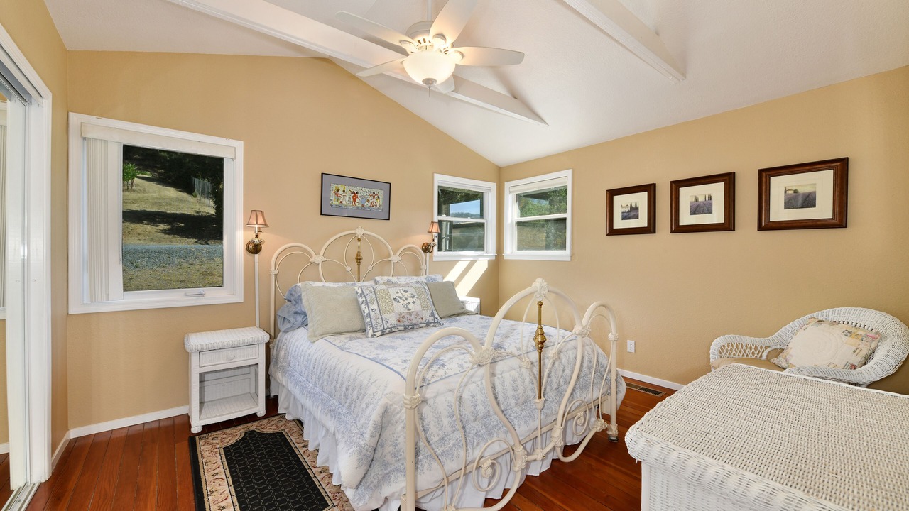Photo of Bedroom in Cloverdale
