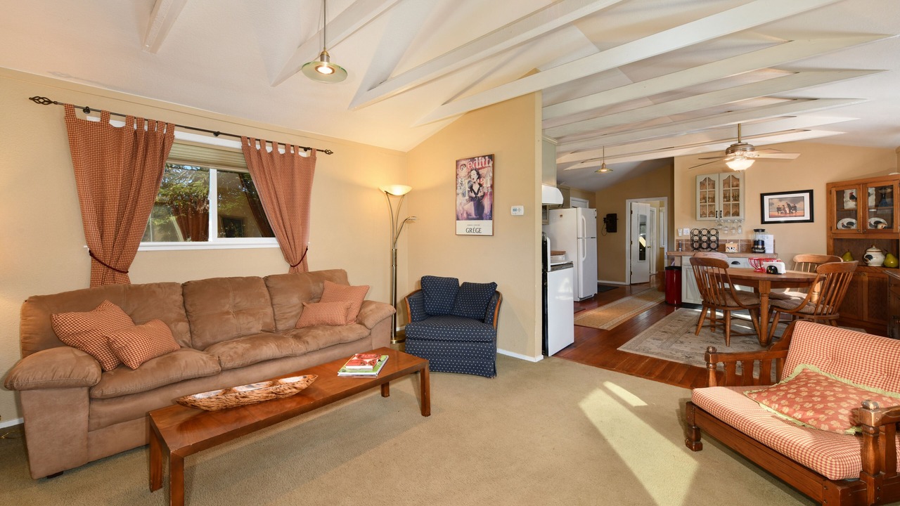 Photo of Livingroom in Cloverdale