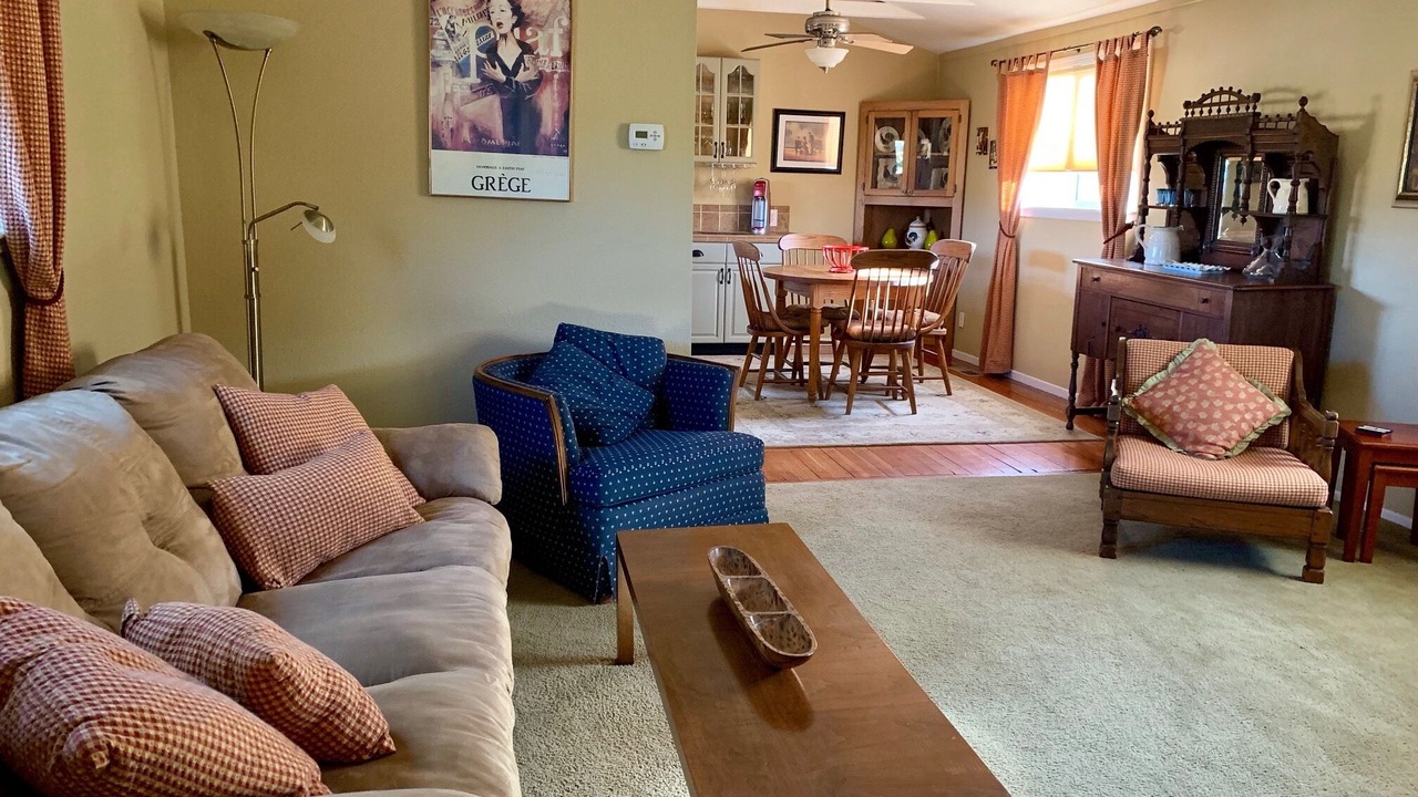 Photo of Livingroom in Cloverdale