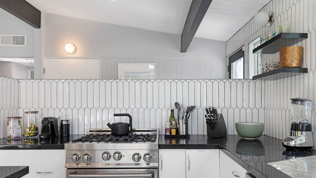 Photo of Kitchen in Racquet Club Estates