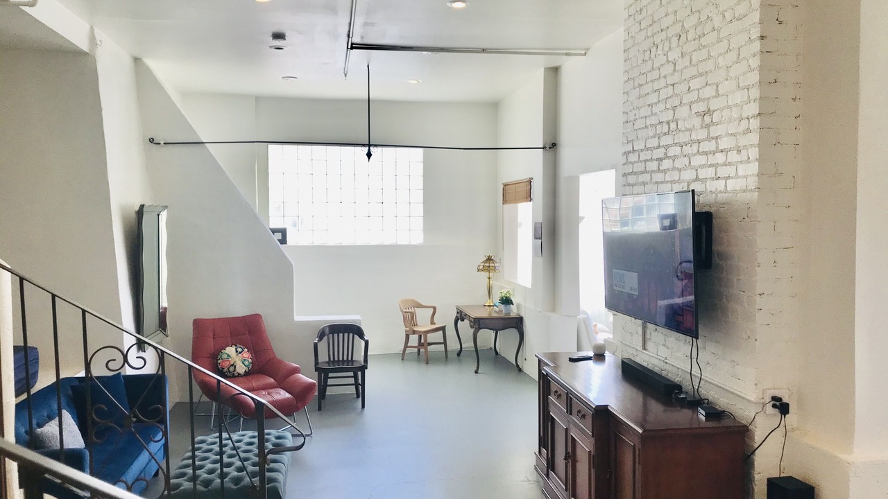 Photo of Livingroom in Hollywood Heights