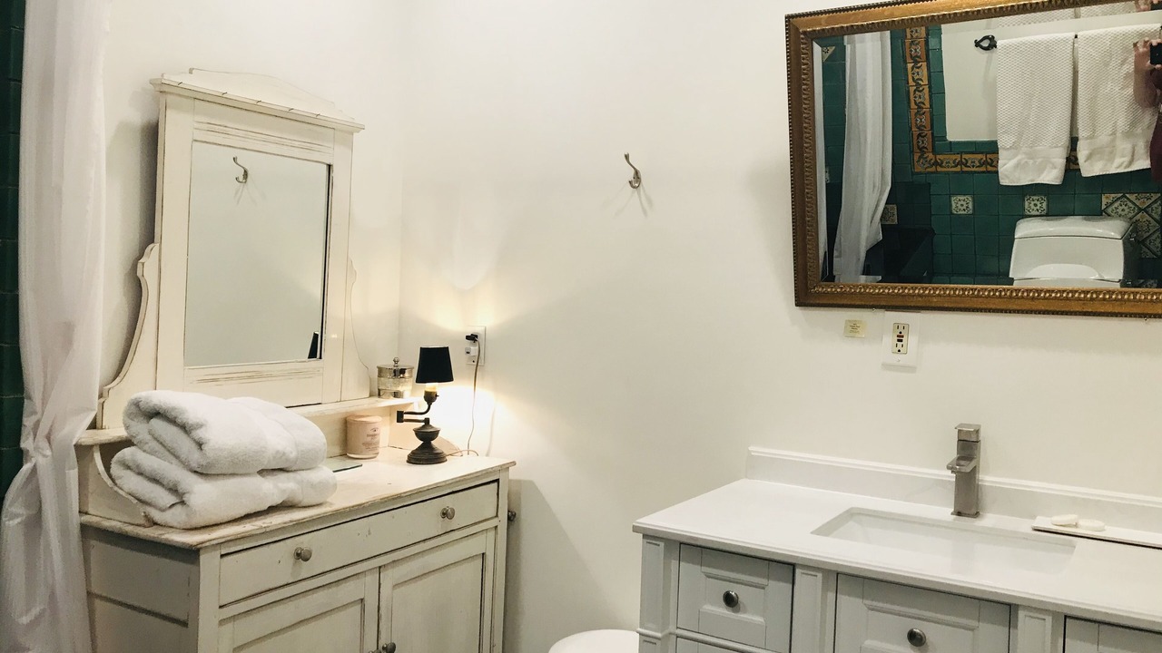 Photo of Bathroom in Hollywood Heights