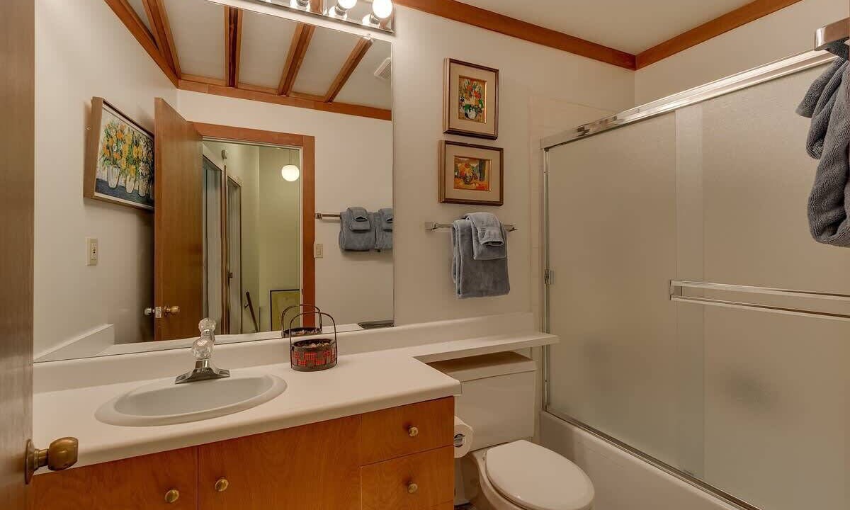 Photo of Bathroom in Tahoe Tavern