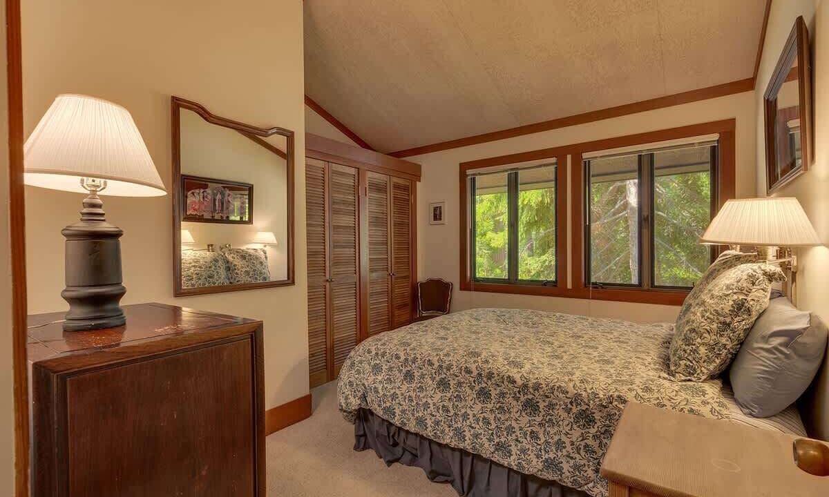 Photo of Bedroom in Tahoe Tavern