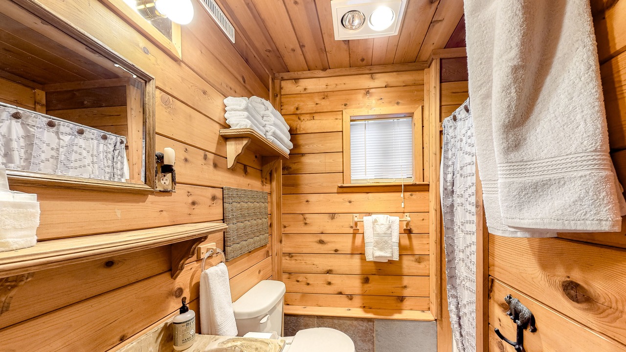 Photo of Bathroom in Serene Lakes