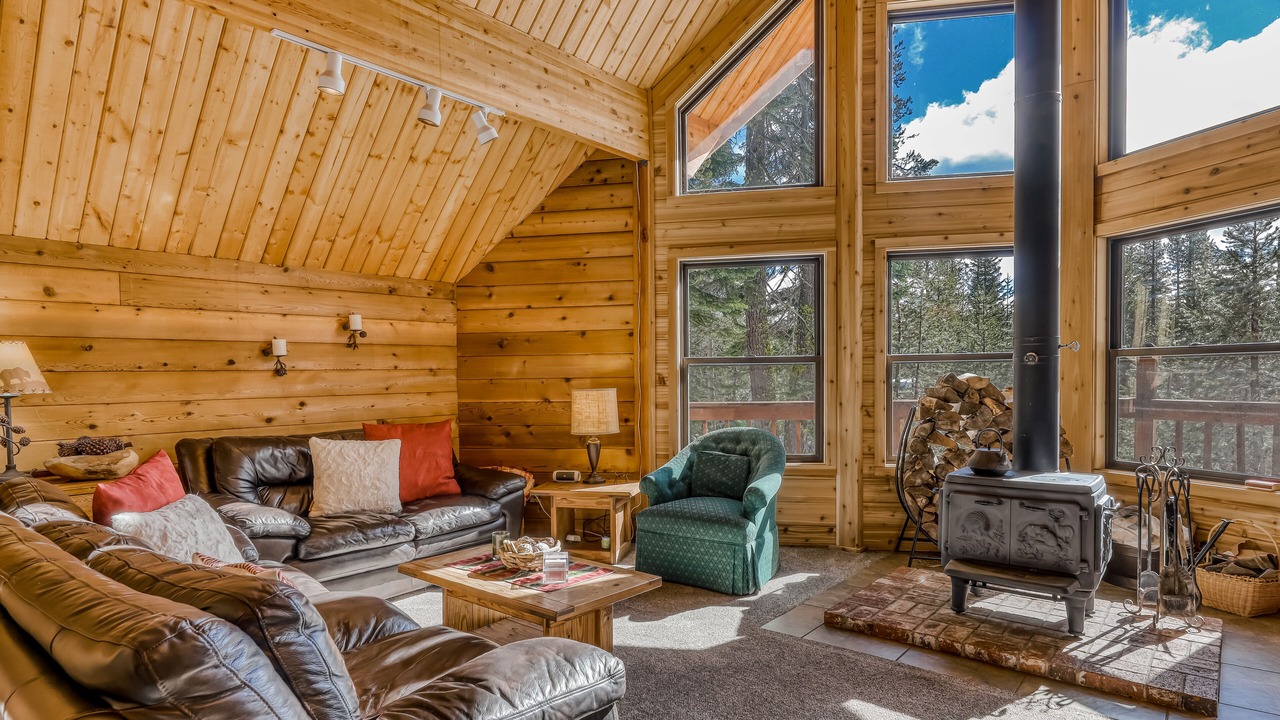 Photo of Livingroom in Serene Lakes