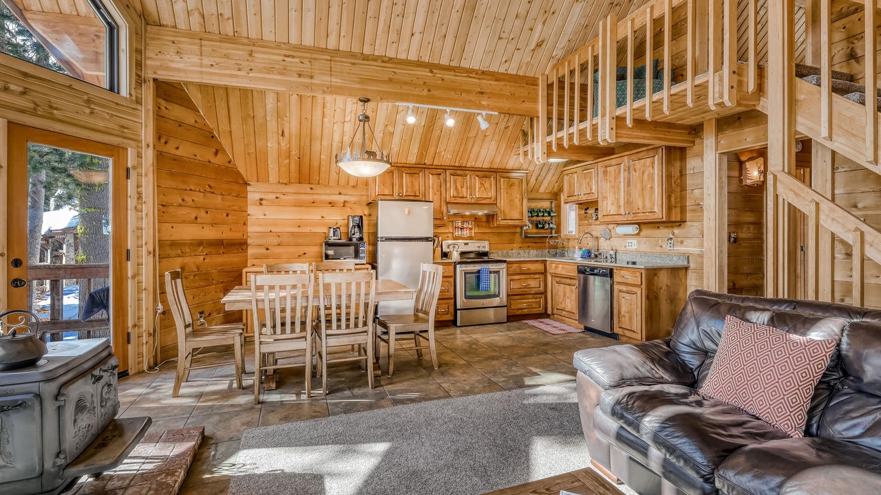Photo of Livingroom in Serene Lakes