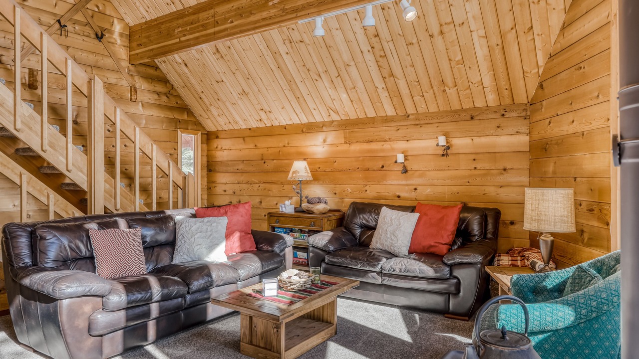 Photo of Livingroom in Serene Lakes