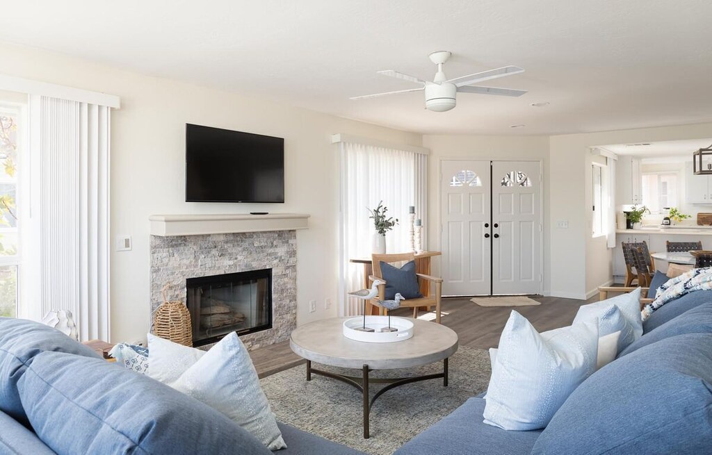 Photo of Livingroom in Mission Beach