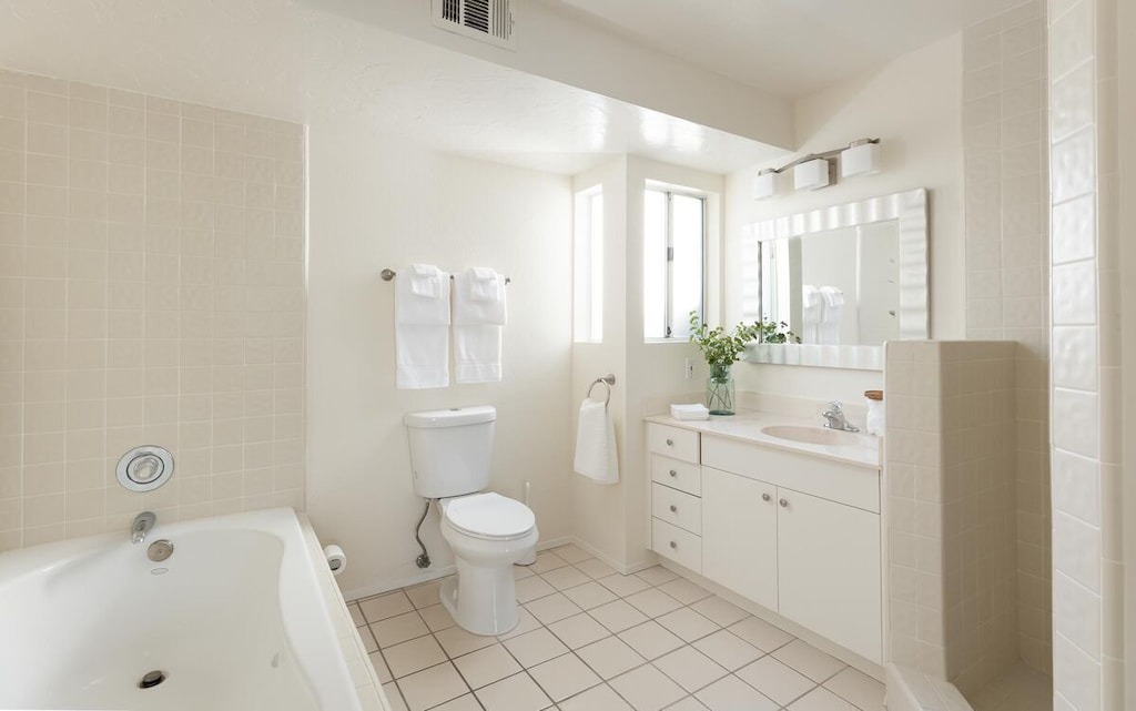 Photo of Bathroom in Mission Beach