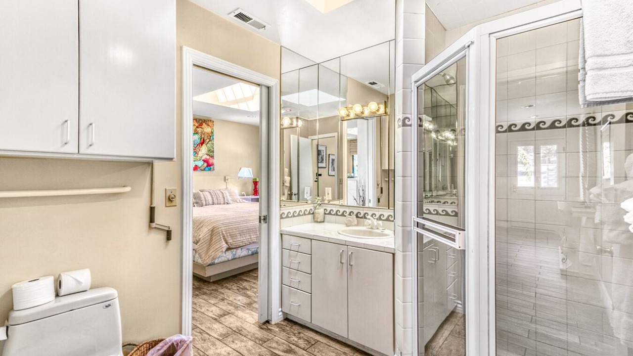Photo of Bathroom in Avalon